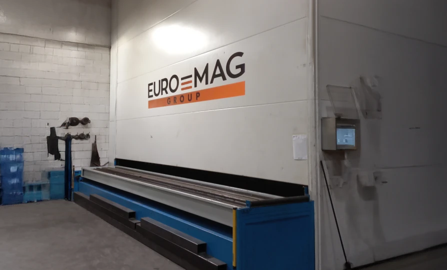 macchinario industriale per lavorazioni metalliche di un fabbro bergamo